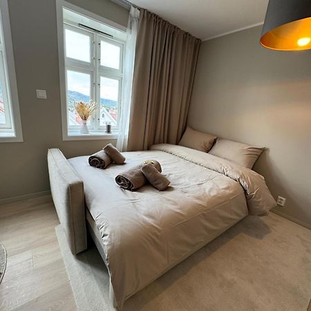 Leilighet I Bergens Vakreste Gate - Nydelig Utsikt Over Innseilingen Til Bergen! Zewnętrze zdjęcie