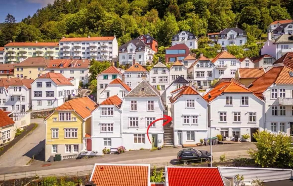 Leilighet I Bergens Vakreste Gate - Nydelig Utsikt Over Innseilingen Til Bergen! Zewnętrze zdjęcie